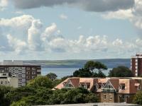 Gorgeous Sea View Two Bed Apartment - Close to Beach with Free Parking - Bed and Breakfast Bournemouth