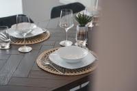 Deluxe Business Apartment 90qm 2 SZ und Büro Tiefgarage 3 Min Flughafen - Chambres d'hôtes Leinfelden-Echterdingen