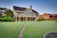 Grand Lakefront Home in Hartwell w/ Game Room! - Bed and Breakfast Hartwell
