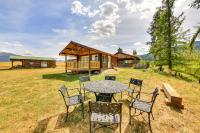 Cozy Farm Cabin - 9 Mi to Trout Creek! - B&B