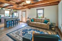 Secluded Campton Cabin with Views and Cozy Fireplace! - B&B
