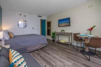 Palms Waikiki Hotel great location across beach PW925 - B&B Honolulu