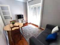 B&B Amadora - Lisbon traditional T2 with balcony in Damaia, Lisbon - Bed and Breakfast Amadora