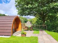 Double room with Patio and Hot Tub (Pen-y-ghent)
