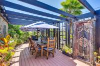 B&B Benicia - Bohemian Wonderland Benicia Bungalow with Pergola! - Bed and Breakfast Benicia