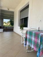 Villa Meta - Welcoming You with Byrek & Traditional Meals - Chambres d’hôtes Gusmar