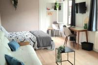 studio cosy 1er centre Laval vu château et jardin - Chambres d'hôtes Laval