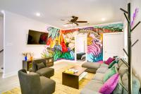 B&B Baton Rouge - MidCity Mural House in Baton Rouge 3 Mi to LSU! - Bed and Breakfast Baton Rouge