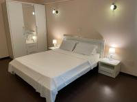 Sea Escape Apartment Mamaia - Bed and Breakfast Mamaia