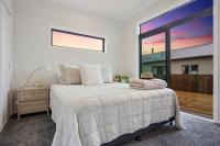 Another on Leo - B&B Waihi Beach