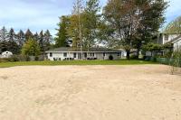 HOT TUB - Grand Haven/Spring Lake Waterfront Home - B&B
