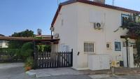 Manors Seaside 2BR House 100m from the Beach & Free Parking - Chambres d’hôtes Meneou
