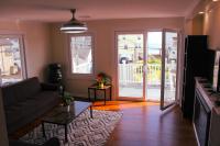 B&B East Haven - Cozy East Haven Apartment - Walk to Beach! - Bed and Breakfast East Haven