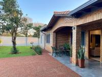 Moderna y Unica casa independiente con jardín y estacionamiento - Chambres d'hôtes Ciudad del Este