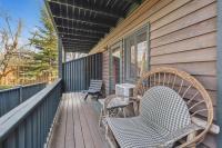 King Room with Roll-In Shower - Disability Access