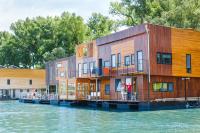 ArkaBarka 2- Floating Dream Rooms and Apartments - B&B
