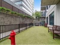 The Luxe -Highrise, Balcony, Year-round Pool, City View! - B&B