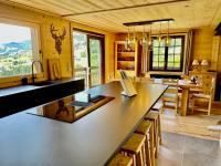 Chalet cosy rénové, 4 chambres, terrasse, wifi, parking, près village et ski-bus - FR-1-505-191 - B&B