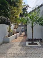7 on Cecilia - Private Studio Apartment with Solar Power - B&B