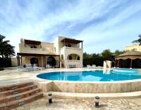 B&B Hurghada - BEAUTIFUL 4-BEDROOM VILLA WITH POOL AND VIEWS OF THE LAGOON AND GOLF COURSE -minimum stay of 4 nights - Bed and Breakfast Hurghada