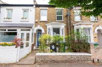 Leytonstone Home With Parking By Golden Service Accommodation Short Term Lets - B&B Londres