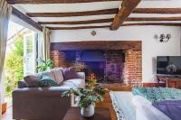 B&B West Malling - Farriers Cottage by Bloom Stays - Bed and Breakfast West Malling