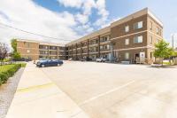 Modern Comfort 8 Beds, 4 Bedroom Walk to Restaurants, Bars, Coffee - B&B