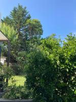 50 m2 T2 au calme, lumineux, confortable, cosy, climatisé, privatif avec parking gratuit et terrasse - B&B