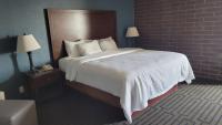 Two-Room King Suite with Walk-In Shower - Disability Access/Non-Smoking