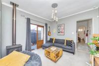 Modern and Stylish 2 BD House in Claremont - B&B