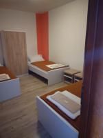 Chambre Triple avec Balcon et Vue sur le Jardin