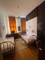 Tweepersoonskamer met 2 Aparte Bedden en Badkamer