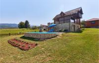 B&B Pustodol - Awesome Home In Pustodol With Heated Swimming Pool - Bed and Breakfast Pustodol