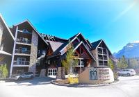 B&B Canmore - Luxury Two Queen Beds Condo - Grande Rockies Resort Indoor Parking Pool Hot tub GYM - Bed and Breakfast Canmore