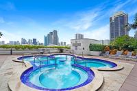 The Bond - OO7 Vibes and Penthouse Water Views! - B&B Miami