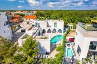 Villa Jerry's Palace - modern villa close to the beach - Chambres d’hôtes Srima