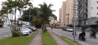 500M DA PRAIA, Prédio cm Piscina, 1Garagem, WI-FI 300 Mbps, Centro de Guarujá, próximo à Praia e Comércio, horários check-in e check-out flexíveis, churrasqueira, - B&B
