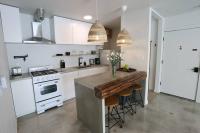 ConCrete Suite 5 Min Walk to Shands UF - B&B