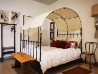 B&B Grootfontein - Leather and Lace & a Suitcase - Bed and Breakfast Grootfontein