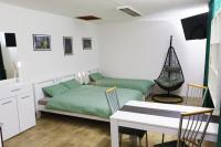 STUDIO STUDIO + - B&B