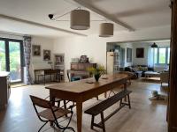 Maison sur cour et véranda - B&B Courzieu