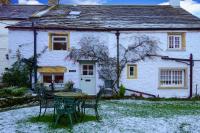 Westside Cottage, Newby Hamlet, Clapham, Yorkshire Dales National Park, Famous Three Peaks, Near The Lake District, Pets Are Welcome, Direct Parking in front of the Cottage & Guest Parking - Chambres d'hôtes Newby