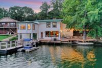 Lake Haven Chateau - Hot Tub, Game Room, Pontoon Boat, 3BR, 3 Bathroom - Chambres d’hôtes Hot Springs
