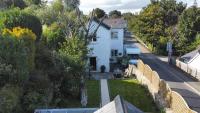 B&B Bridgend - Cartref, 1860s family home. - Bed and Breakfast Bridgend