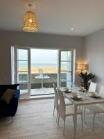 Ocean View Suite - Near Hythe - On Beach Seafront - Private Parking - B&B Dymchurch