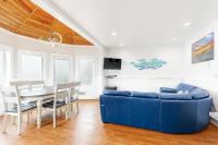 Berni's Ocean View Castle - an Oceanside Legend - B&B