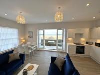 B&B Dymchurch - Beachfront Bliss Apartment - Near Hythe - On Beach Seafront - Private Parking - Bed and Breakfast Dymchurch