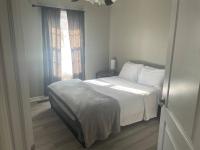 Beautiful 3 BR Townhome - Recently Updated! - B&B Bloomington