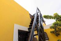 Aurora Mari Villa Your Dream Steps from the Ocean Shore - B&B