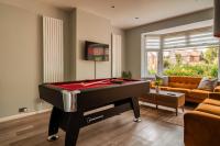 B&B Enfield Lock - Luxury Affordable Business Stay with Hot Tub and Pool Table - Bed and Breakfast Enfield Lock